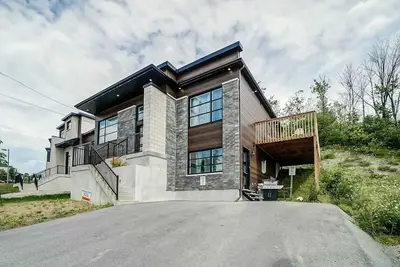 Image de Peaceful House 10 minutes to ottawa and Excellent location
