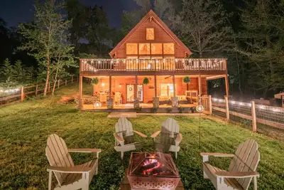Image de A-Frame w/Hot Tub, K beds +more!