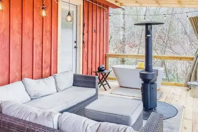 Image de K beds! New covered deck w/soaking tub! Fire Pit!