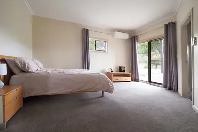 Image de Spacious 4 bedroom family home with pool