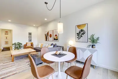 Image de Beautiful Townhome - Steps to Downtown Boise!