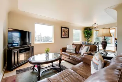 Image de 3 Mi to Denver Zoo: Cherry Creek Duplex!