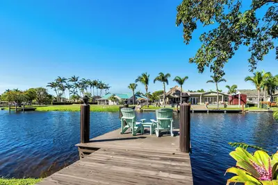 Image de ClassyN'Cozy Delray Bch home! Htd Sw Pool, Fish'nDock, Water front, close to Bch