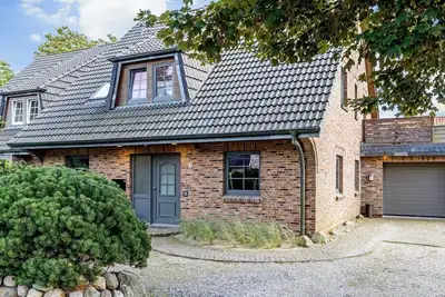 Image de DĂĽnen Lodge - Modern first floor apartment with spacious terrace and private garden