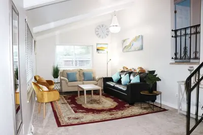 Image de Cheerful 3 Bedroom Home With Huge Backyard