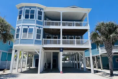 Image de Ocean-view with private pool, outdoor living, foosball, & easy beach access