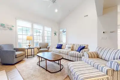 Image de Bear Trap Dunes condo with access to tennis/pickleball, sauna, pool & fast WiFi