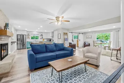 Image de Newly remodeled secluded home near downtown with Ping-Pong table, patio, W\/D, Ac