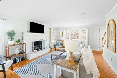 Image de Dog-friendly, secluded cottage near beach with fenced yard, pool