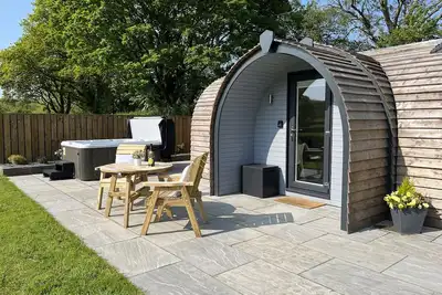 Image de Y Dderwen, romantic, with hot tub in Ruthin