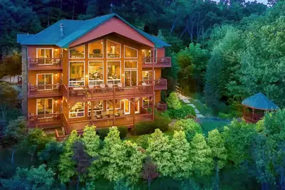 Image de Million $ Views • Hot Tub • Game Room • Sleeps 21