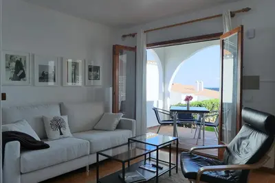 Image de Stylish apartment with sea views - 5 min walk to the beach!