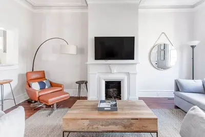 Image de Suite Retreat on Coming Street ~ Walk Everywhere!
