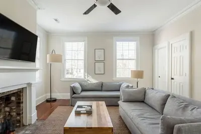 Image de Suite Retreat  on Coming Street ^ Walk Everywhere!