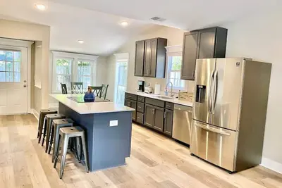 Image de Old Village - Charming - Close to Beach/Downtown