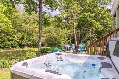 Image de Riverwood at Mill Ridge - hot tub, arcades, firepit along Watauga River, walk to pool, tennis