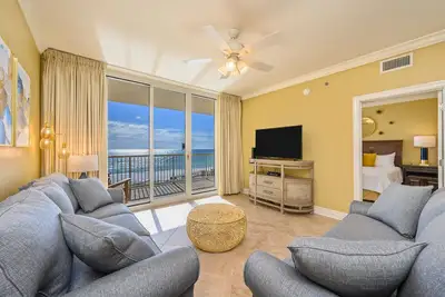 Image de Azure 405 - Remodeled Coastal Glam Condo - Free Beach Service!