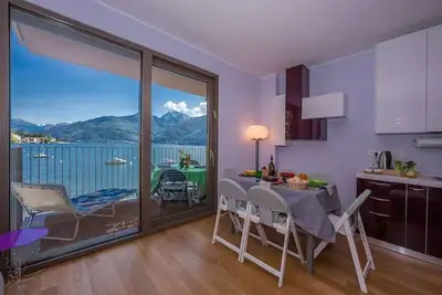Image de Apartment in a lakeside complex. Swimming pool, private dock, covered garage