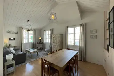 Image de Très lumineux nid avec terrasse dans le village