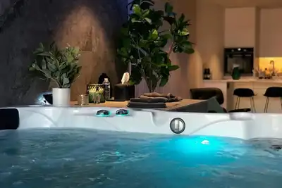 Image de Suite avec Jacuzzi et sauna - 10 mins de Lille