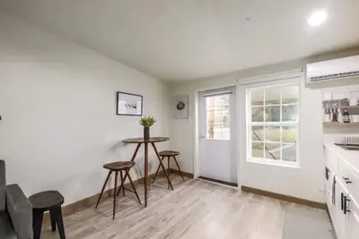 Image de Golden oak one bedroom w a cool patio for vacation