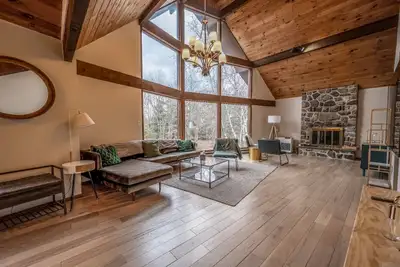 Image de 7 Bedroom Luxurious Chalet In Windham, Ny