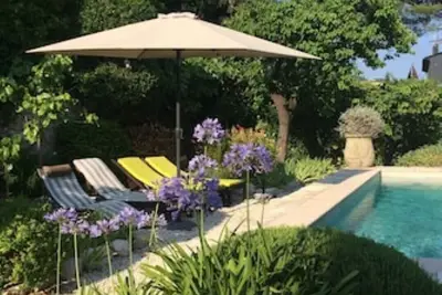 Beautiful traditional villa in Cannes centre secluded garden and pool