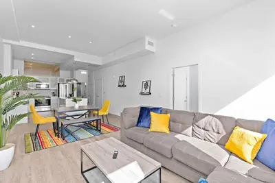 Image de ! King Bed! Downtown Highrise!