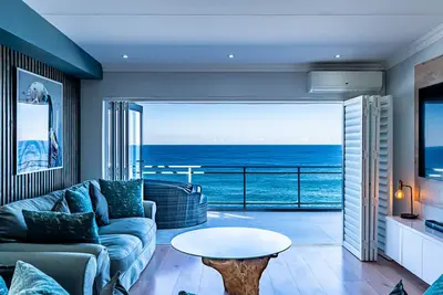Image de Beach Front Penthouse Apartment (No load-shedding)
