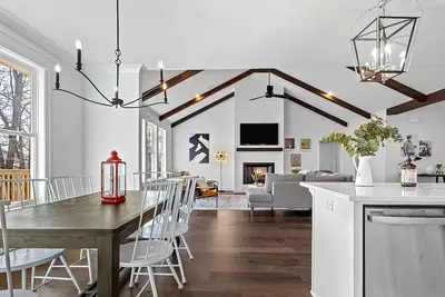 Image de Home with a fireplace, deck, washer/dryer, central Ac - golf nearby