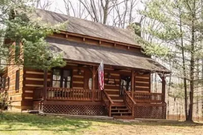 Image de Rich Hardesty’s Brown County Country Cabin Treehouse Campfire Getaway