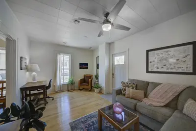 Image de Quincy Street, quiet & downtown historic district charm