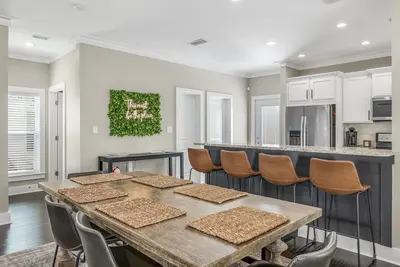 Image de New Listing! Salty Beach 30a! Heated Pool! Bikes! Patios! Dining! Walk to beach!
