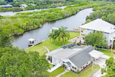 Image de Palms Paradise. Heated Pool. Waterfront. Near Space Coast Beaches.