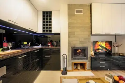 Image de Stylish Cozy Studio with indoor fireplace