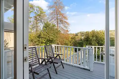 Image de Hosting Long Term Renters, Fletc and big dog friendly. Sleeps 8
