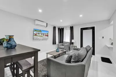 Image de Cheerful 2 Bedrooms 2 Baths Walking to Beach