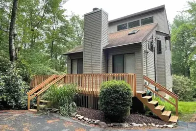 Image de Quiet, Lake Access, Deck, Fire Pit, Air Hockey, Sleeps 9, Abuts 400 ACs of Woods
