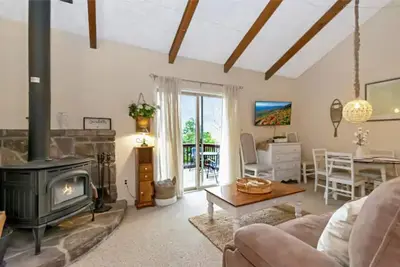Image de Cozy 2 Bed Winter Getaway Minutes From The Slopes
