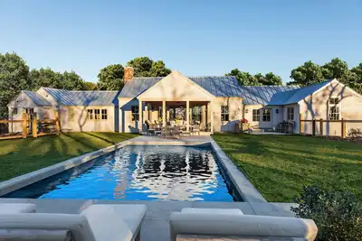 Image de Luxury home with pool in tranquil West Tisbury setting