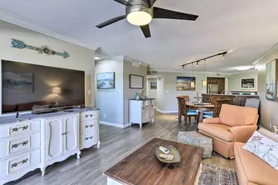 Image de Sunlit St Petersburg Condo w/ Community Pool