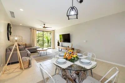 Image de Casa KHÄ’: Stylish 2-Bed, 2-Bath Condo Near Pool & Amenities