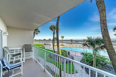 Image de Ormond by the Sea: Ocean-front two-bedroom condo. Great beach and pool!