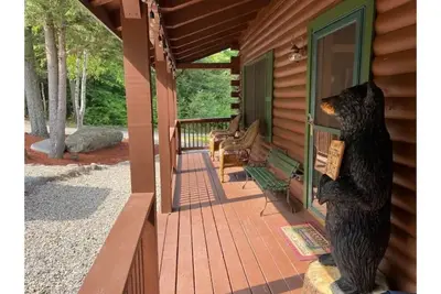 Image de Picturesque Log Cabin in Alton, Nh