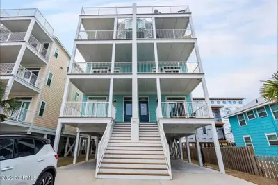 Image de Stunning Ocean Views-Hot Tub-Pool-Elevator-Ev Charger-Pet Friendly!