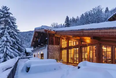 Image de Peter Pan · Chalet Luxe | Sauna | Jacuzzi | Cinema | Vue 180°