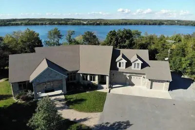 Image de 6 Acre Retreat | Consecon | 8 Bedrooms | Waterfront