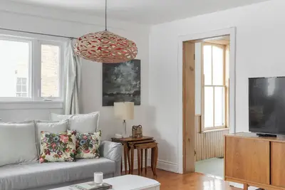 Image de The Harrison Loft | 1 Bedroom | Steps to Picton