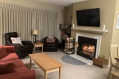 Image de Okemo Ski in-Ski out @ Winterplace, 3 bdr, 2 ba Condo with Pool, Hot Tub, W/D