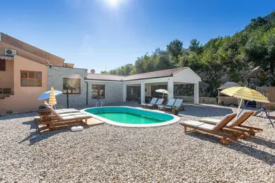 Image de Superbe maison à Kula Norinska avec.